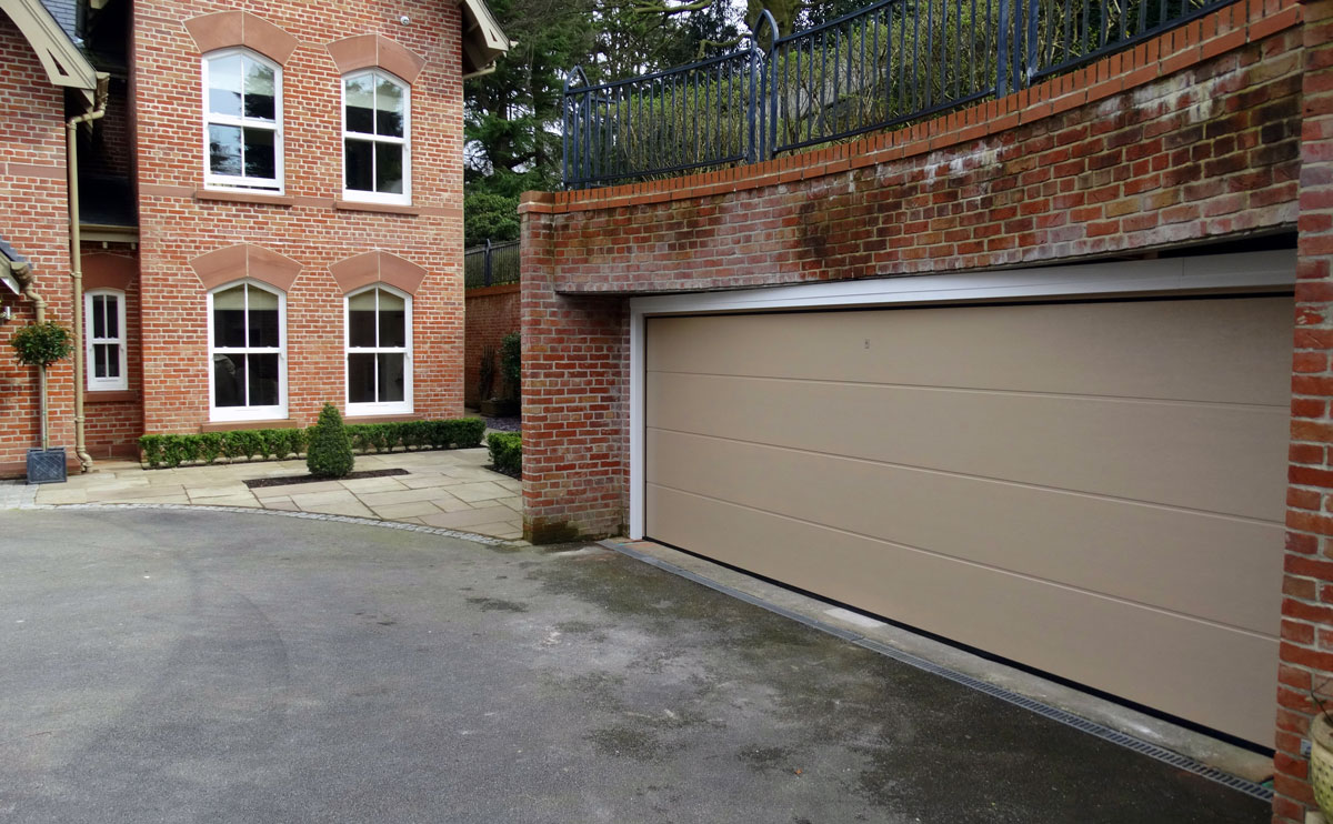 Garage doors ALUTECH