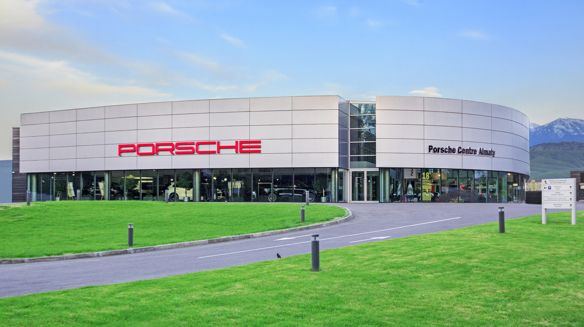 Решения «АЛЮТЕХ» для авто- и мотосалонов, автохаусов