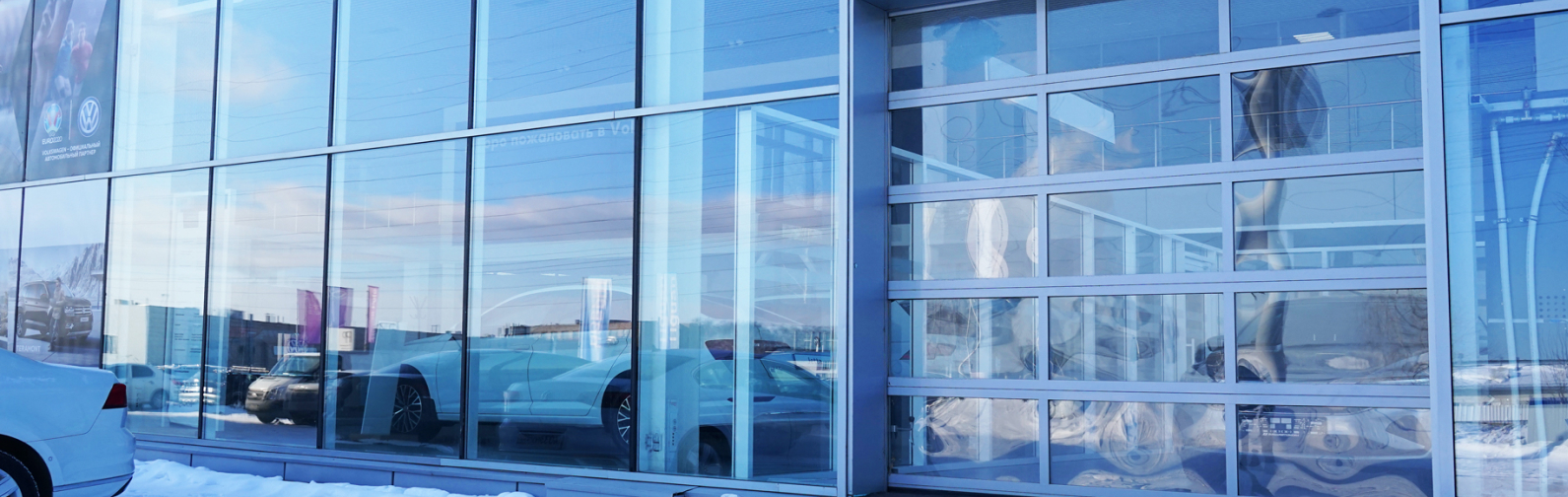 Panoramic door for showroom Volkswagen